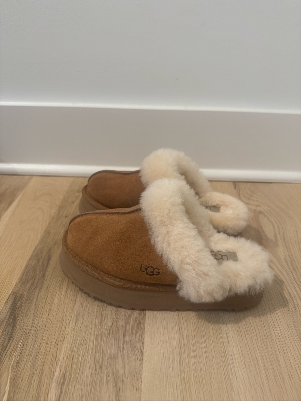 UGG Chestnut Fur-Trim Slip-On Platform Clogs for Women- Size 6 - Picture 3 of 5